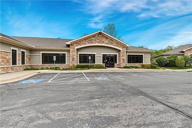 11512 W 119th St, Overland Park, KS 66213