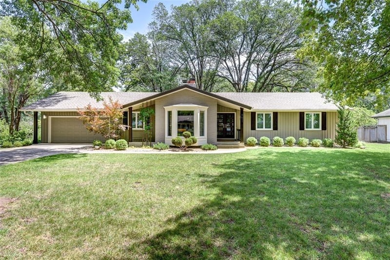 9611 Canterbury St, Overland Park, KS 66206