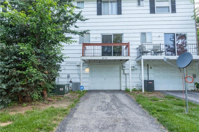 8727 Sycamore Ave, Kansas City, MO 64139