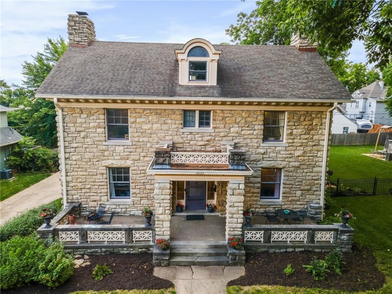 3515 Gladstone Blvd, Kansas City, MO 64123