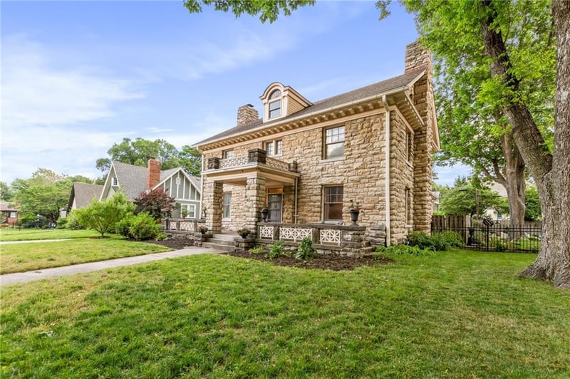 3515 Gladstone Blvd, Kansas City, MO 64123