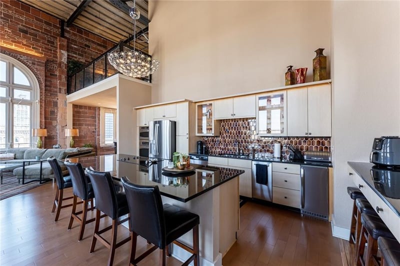 127 W 10th St #1406, Kansas City, MO 64105