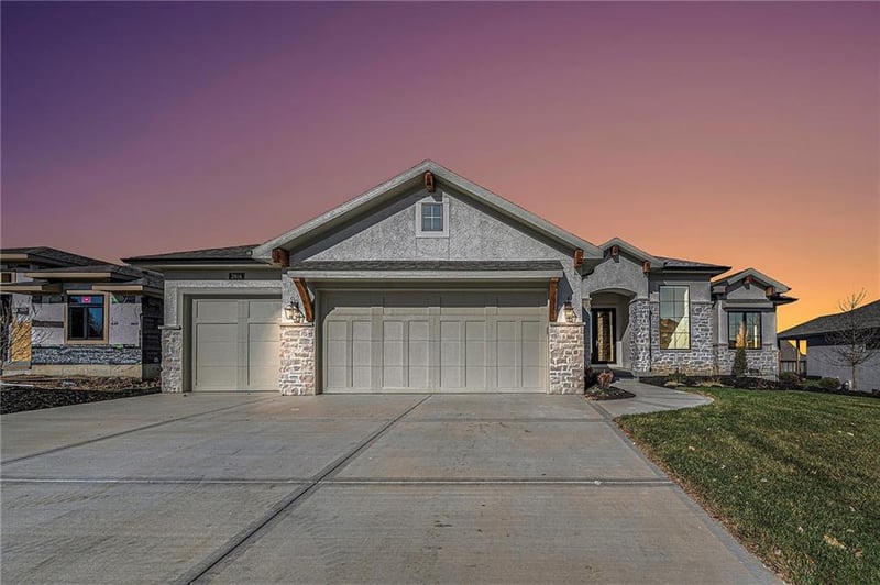 2814 NE 102nd St, Kansas City, MO 64155