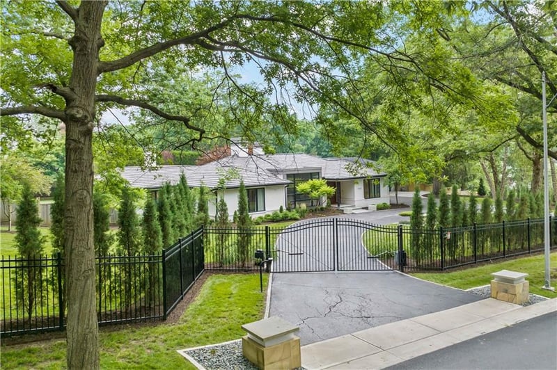 1257 W 57th St, Kansas City, MO 64113