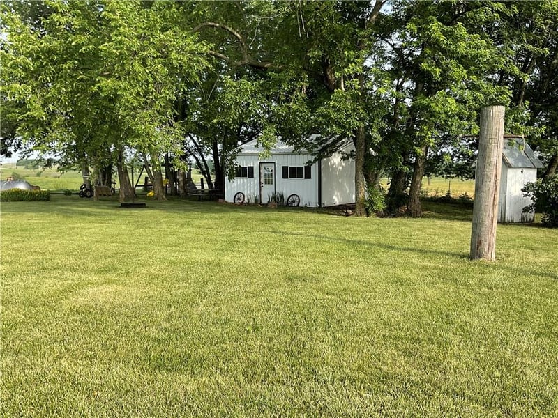 425 NW Pleasant Rd, Maysville, MO 64469