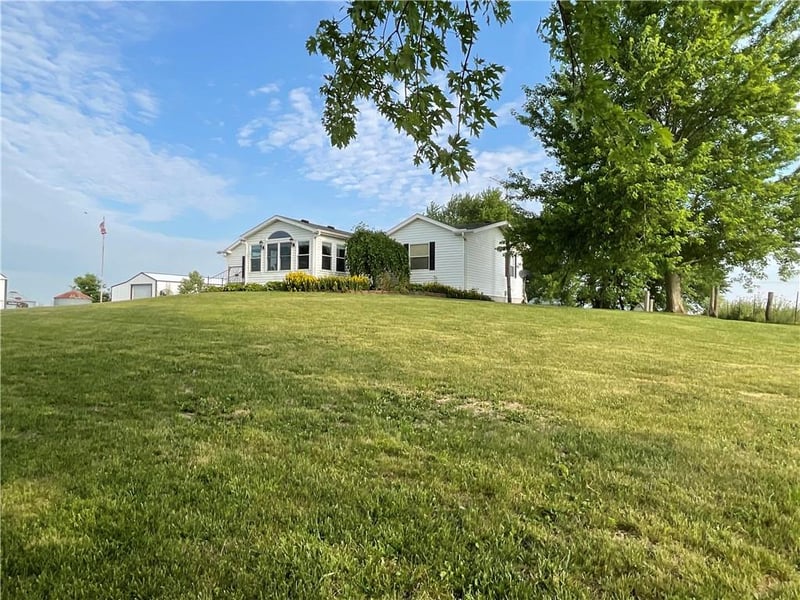 425 NW Pleasant Rd, Maysville, MO 64469