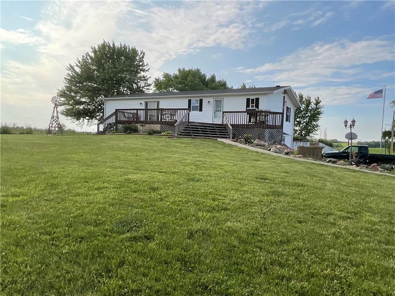 425 NW Pleasant Rd, Maysville, MO 64469