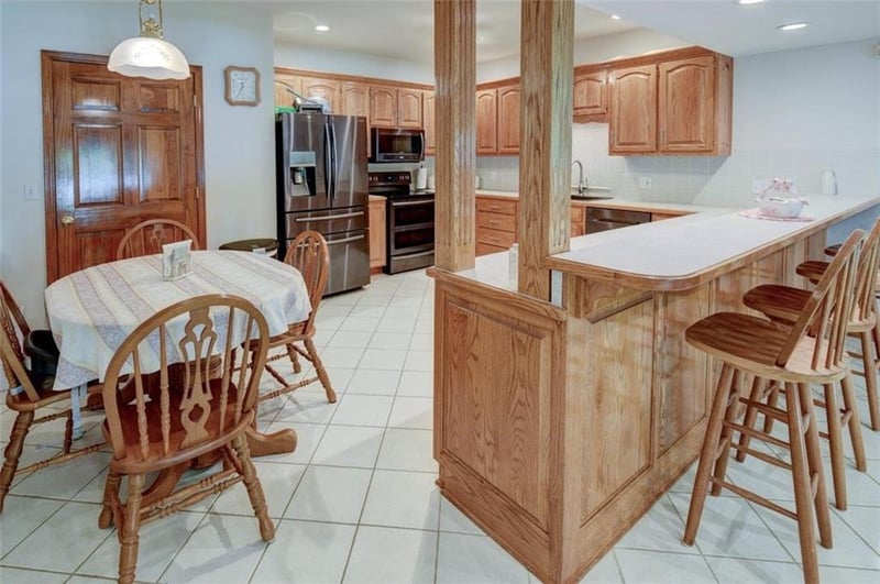 1822 N Redwood Dr, Independence, MO 64058