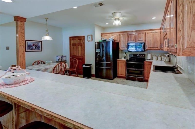 1822 N Redwood Dr, Independence, MO 64058