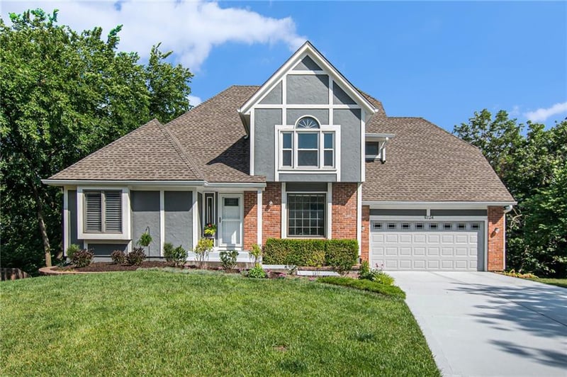 9724 W 115th St, Overland Park, KS 66211