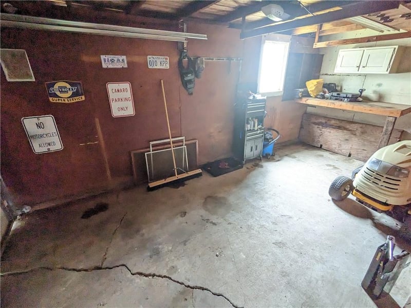 310 N 8th St, Hiawatha, KS 66434