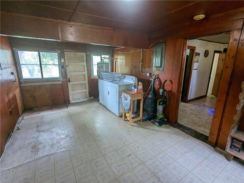 310 N 8th St, Hiawatha, KS 66434