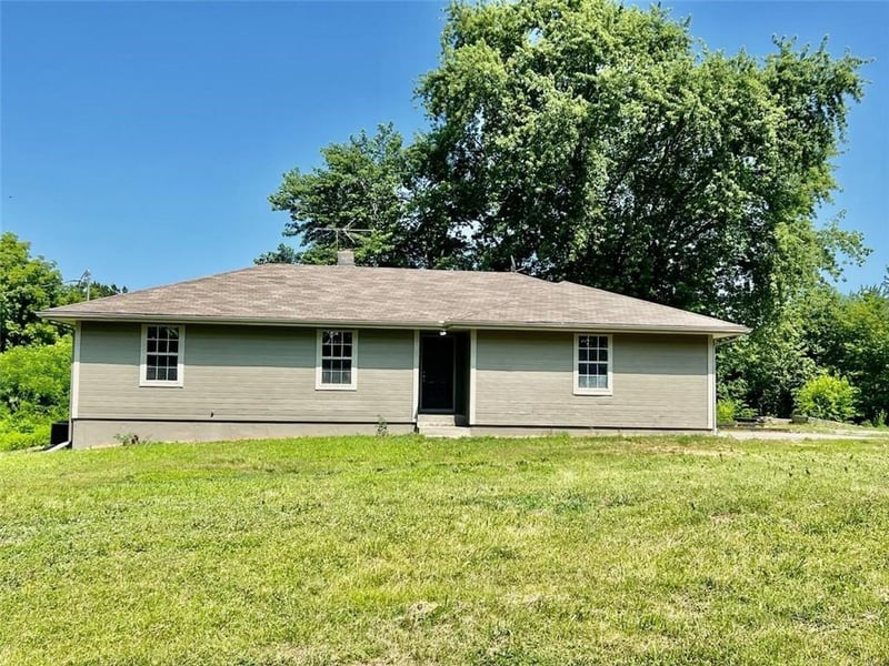 4513 Eckles Rd, Sibley, MO 64088