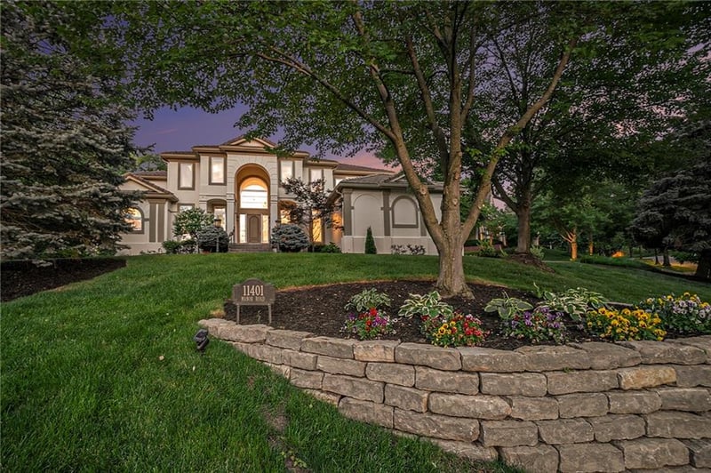 11401 Manor Rd, Leawood, KS 66211