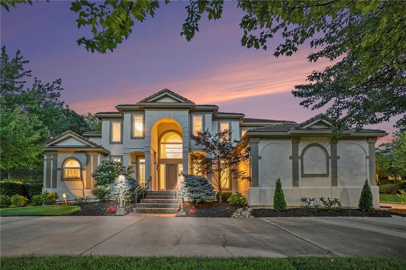 11401 Manor Rd, Leawood, KS 66211