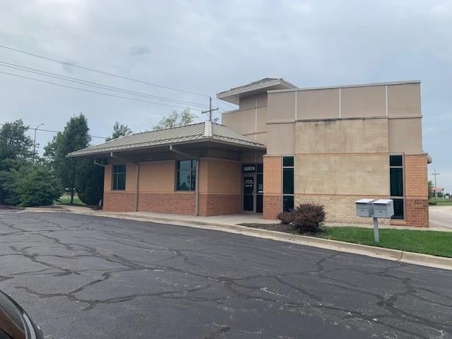 20670 151st St, Olathe, KS 66061