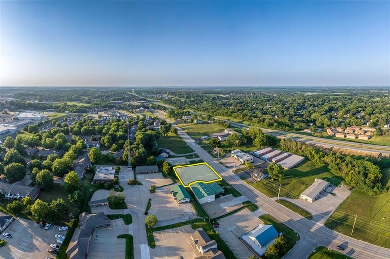 1806 N Woodbine Rd, St Joseph, MO 64506