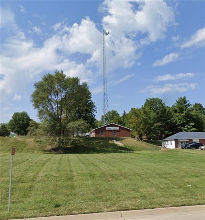 1806 N Woodbine Rd, St Joseph, MO 64506
