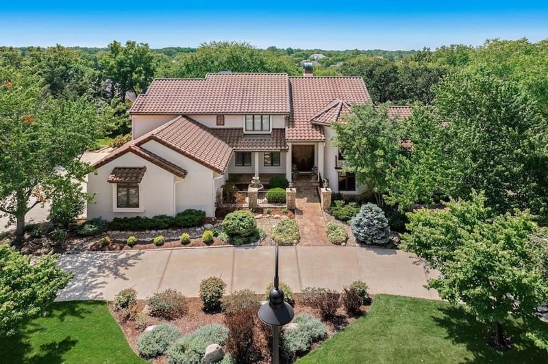 11423 Manor Rd, Leawood, KS 66211