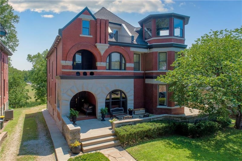 1833 Pendleton Ave, Kansas City, MO 64124