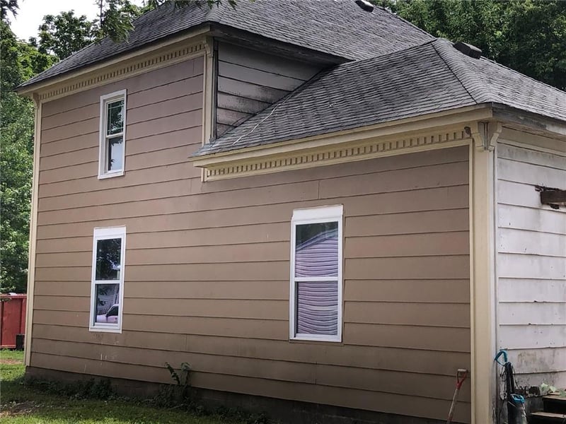 208 Jones St, Levasy, MO 64066