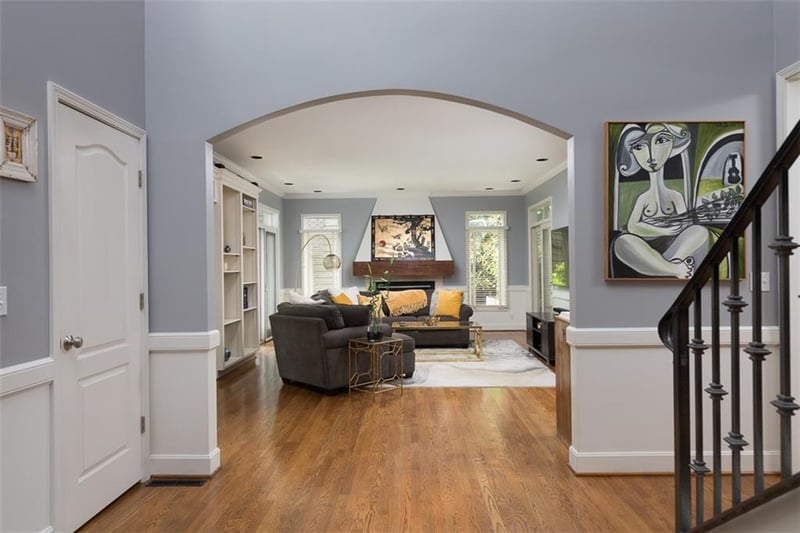10210 Delmar Ln, Overland Park, KS 66207