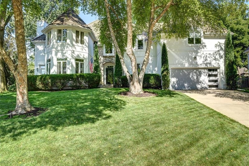 10210 Delmar Ln, Overland Park, KS 66207