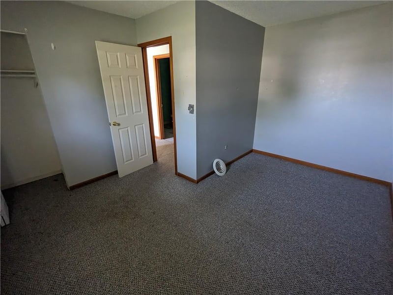 1003 Utah St, Hiawatha, KS 66434