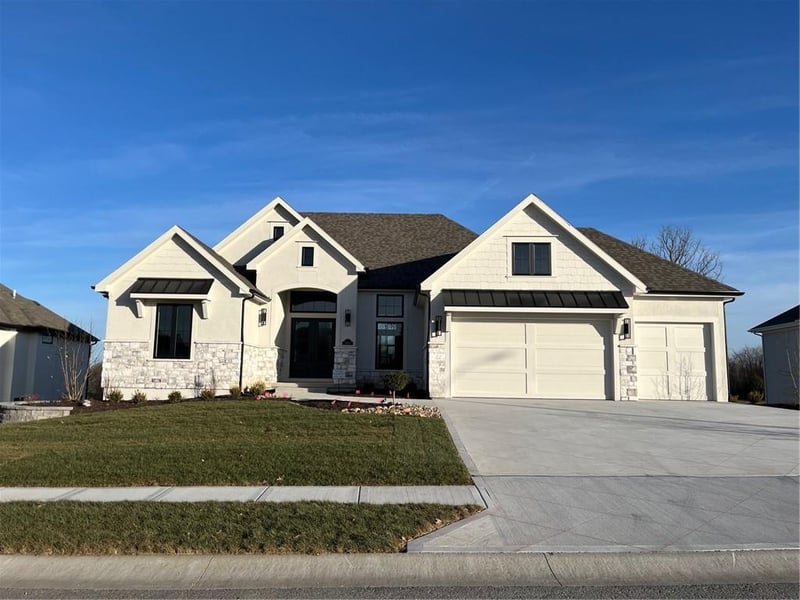 10143 N Kansas Ct, Kansas City, MO 64155