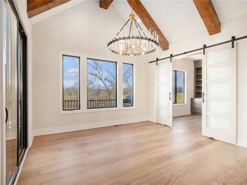 10143 N Kansas Ct, Kansas City, MO 64155