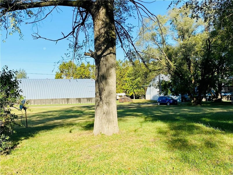 307 W 3rd St, Burlington Jct, MO 64428