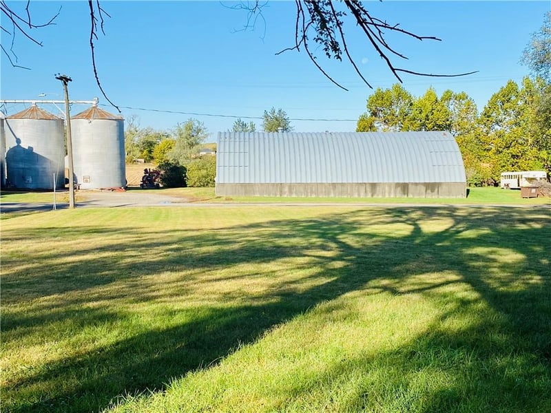 307 W 3rd St, Burlington Jct, MO 64428