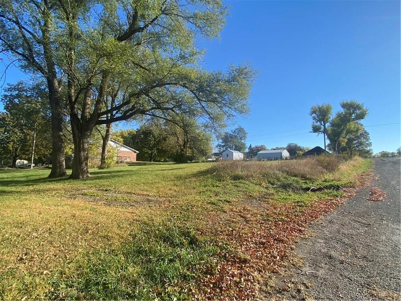 307 W 3rd St, Burlington Jct, MO 64428