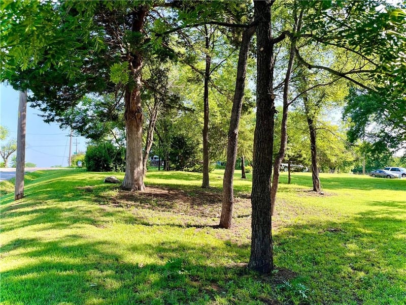 207 E Elm St, Centerville, KS 66014