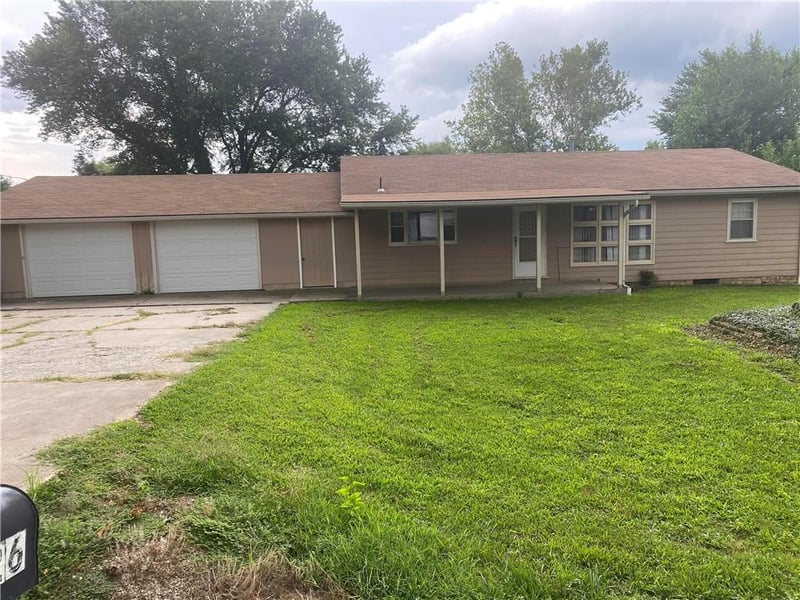 126 W Banks Ave, Burlingame, KS 66413