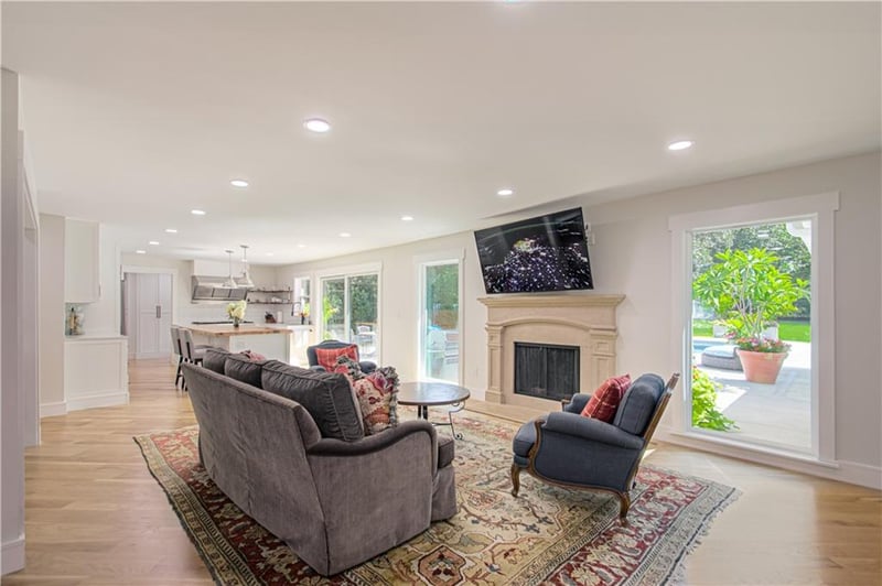 6807 Broadmoor St, Overland Park, KS 66204