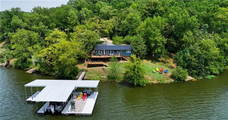 120 Family Cir, Edwards, MO 65326