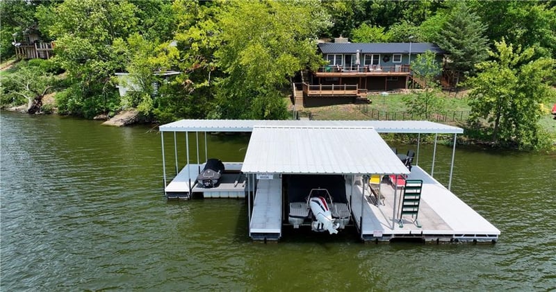 120 Family Cir, Edwards, MO 65326