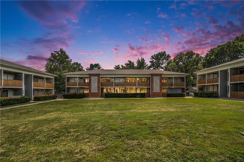 6601 W 76th St, Overland Park, KS 66204