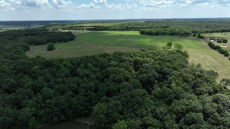 7998 Lane Rd, Mound City, KS 66056