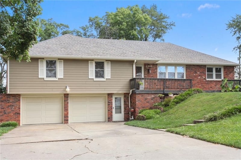 9800 NW 82nd Ter, Weatherby Lake, MO 64152