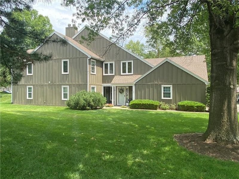9428 W 122nd St, Overland Park, KS 66213