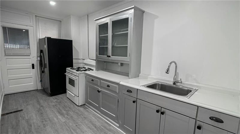 304 Gladstone Blvd, Kansas City, MO 64124