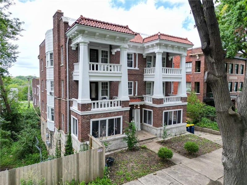 304 Gladstone Blvd, Kansas City, MO 64124