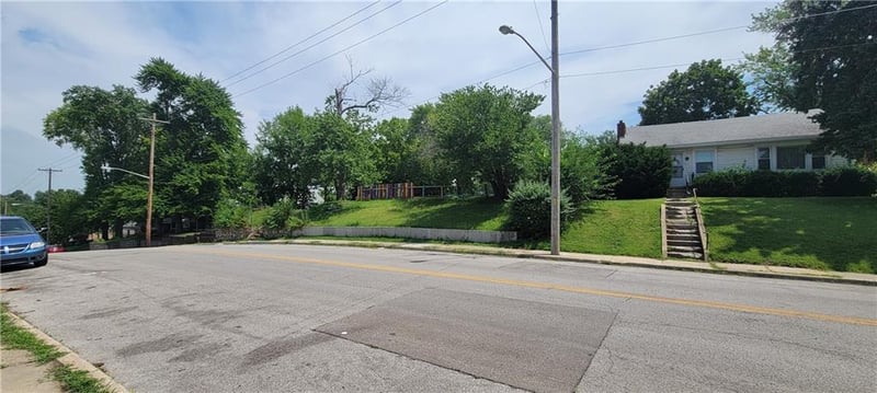 103 N 13th St, Kansas City, KS 66102