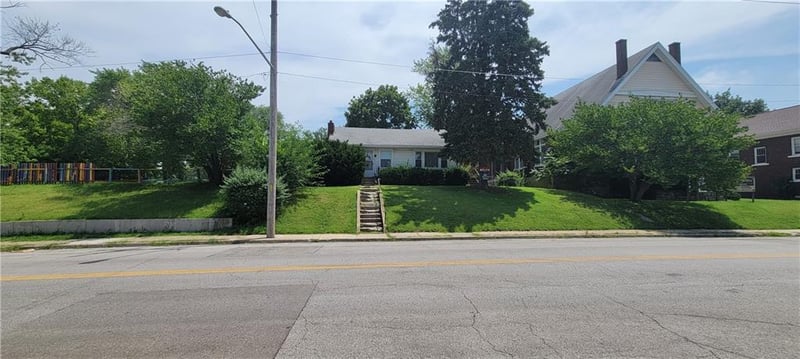103 N 13th St, Kansas City, KS 66102