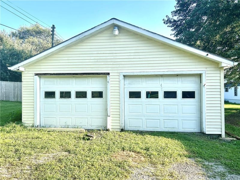 421 N East Ave, Ravenwood, MO 64479