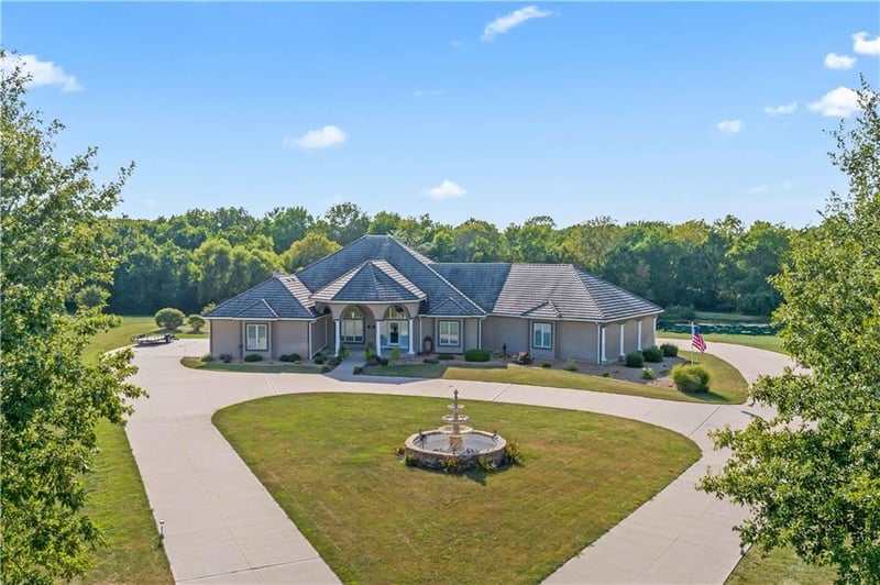 13600 S Pebblebrook Ln, Greenwood, MO 64034