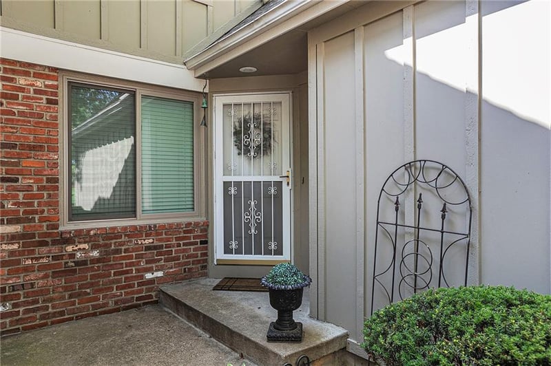9417 W 122nd St, Overland Park, KS 66213