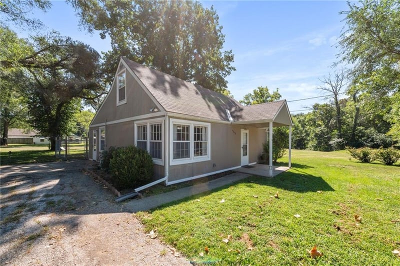 4613 NW Klamm Rd NW, Riverside, MO 64150